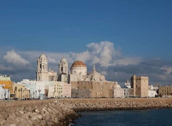 El Paseo de Canalejas en Cádiz: historia y vistas junto al mar