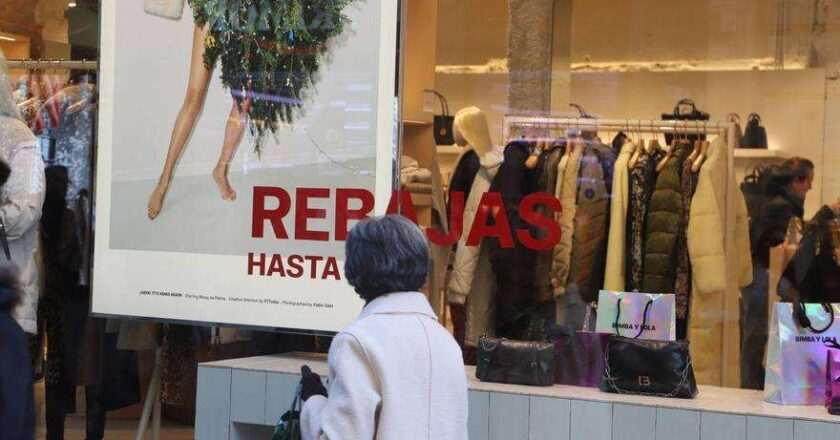 Córdoba 2025: Los cordobeses planean gastar un promedio de 117 euros en las rebajas de invierno.