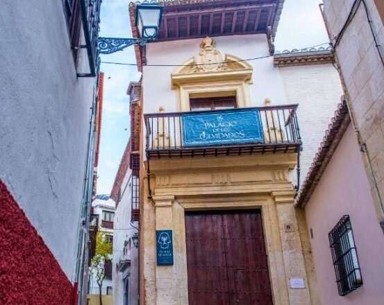 Qué hace especial al Palacio de los Olvidados en Granada