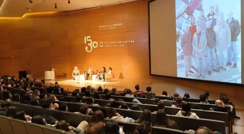 Cerca de 40.000 estudiantes andaluces participan en un evento sobre mujer y ciencia en el Parque de las Ciencias.