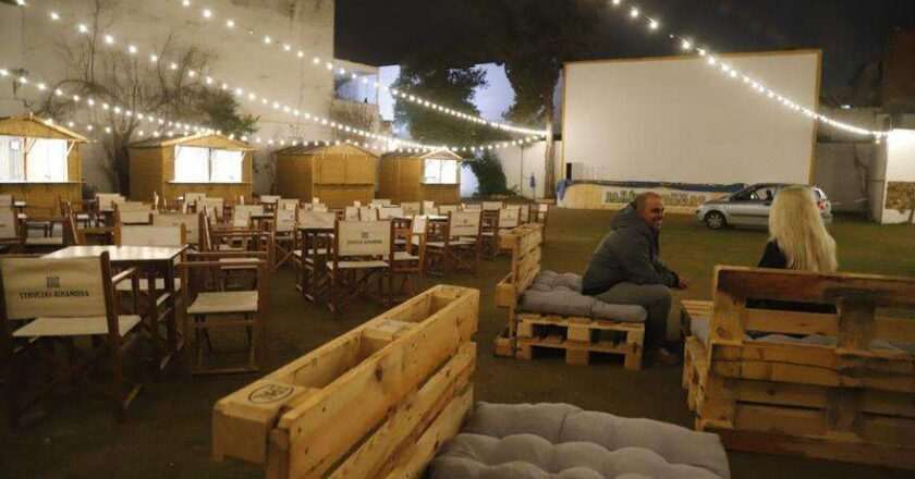 CINES DE VERANO CÓRDOBA BELLIDO | Bellido destaca que la iniciativa privada es clave para la continuidad de los cines de verano