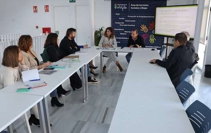 Convivencia y participación en la Feria del Libro y las Fiestas de San Marcos con el programa ‘La Soledad No Deseada’ en El Ejido.