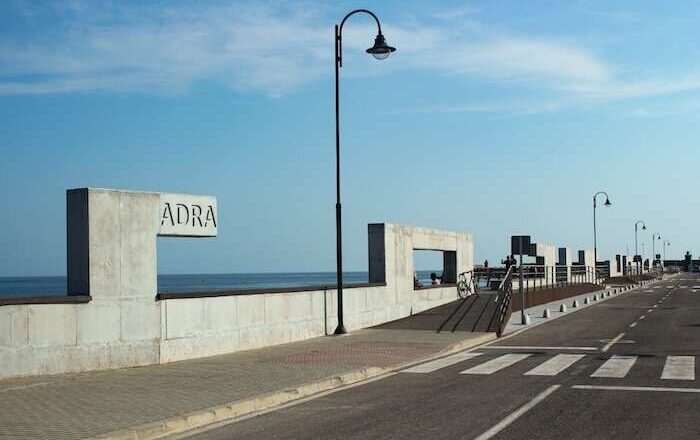 El Ayuntamiento de Adra lanza la licitación para la renovación integral del alumbrado público.