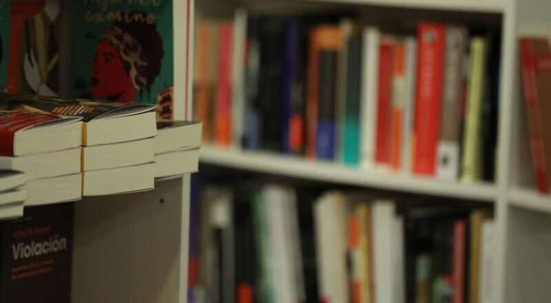 El Gobierno impulsa la lectura en institutos de Secundaria y escuelas de arte de Andalucía a través de 110 encuentros con autores.