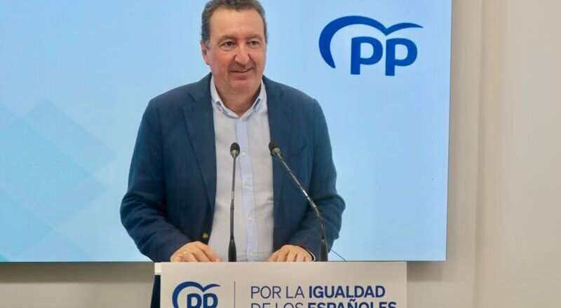 El PP critica al PSOE-A por presentar una candidatura de perdedores y por su regreso al pasado