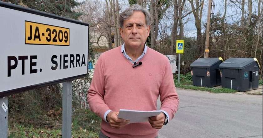 El PP cuestiona las afirmaciones de Reyes sobre las nuevas paradas de autobús.
