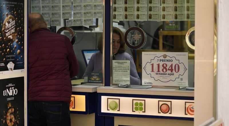 El primer premio de 300.000 euros de Lotería Nacional se reparte entre Vejer, Cancelada, La Rinconada y Sevilla