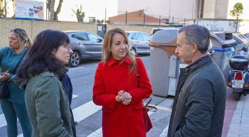 El PSOE-A solicita a Juanma Moreno el cese del delegado de Educación en Sevilla por su falta de sensibilidad.