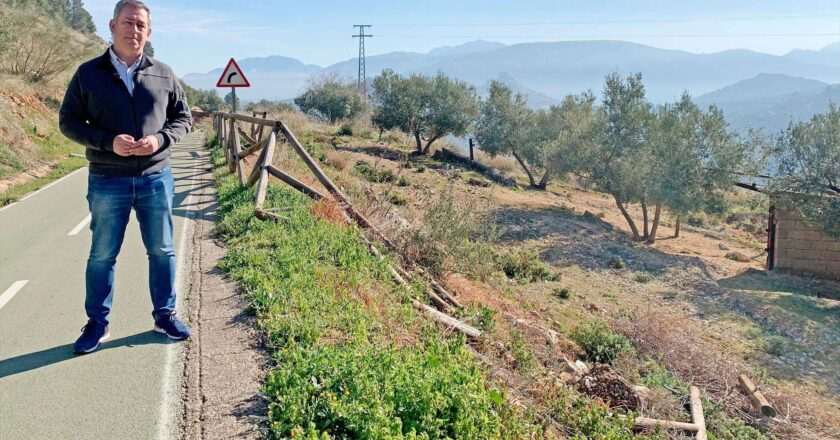 El PSOE demanda la reparación de la senda peatonal que conecta la capital con Jabalcuz