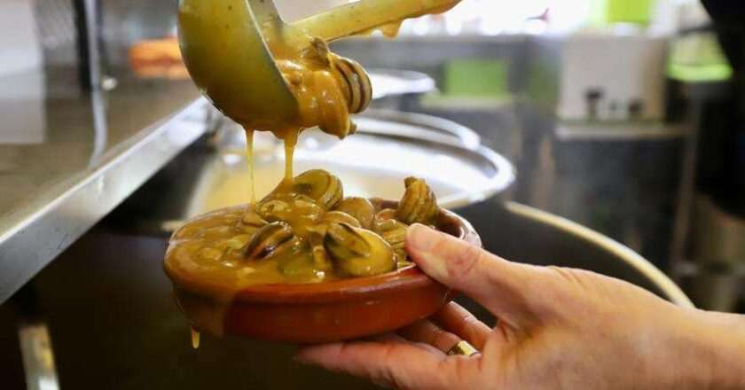 Guía completa para disfrutar de los caracoles en Córdoba 2025: calendario, horarios, lugares, mapa y recetas.