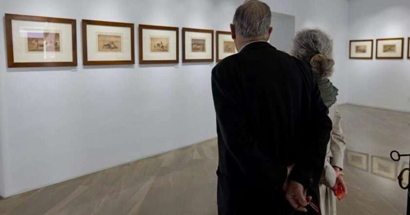 Inauguración de una exposición de grabados sobre tauromaquia de Goya en una galería de Lepe