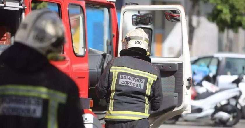 Incendio en un segundo piso en la glorieta de Cisneros, Ciudad Jardín, Córdoba.