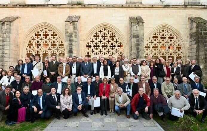 La alcaldesa expresa su agradecimiento al personal municipal jubilado por sus años de servicio a la ciudad