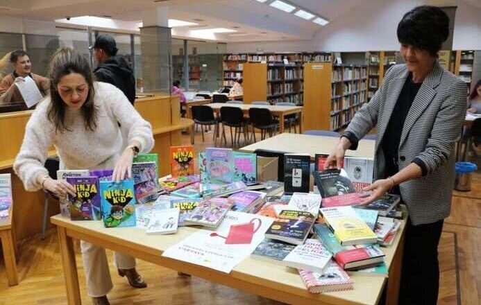 La Biblioteca Municipal de Cartaya galardonada con el Premio María Moliner y amplía su catálogo con 167 nuevos libros.
