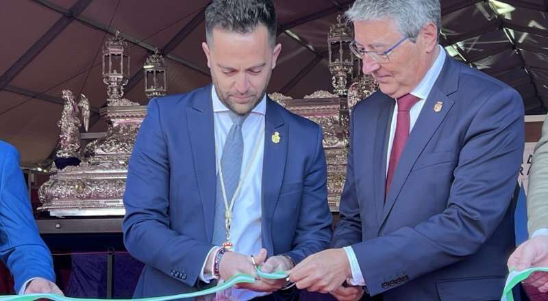 La Feria de Arte Cofrade de la Serranía de Ronda espera más de 7.000 visitantes este fin de semana en Arriate.