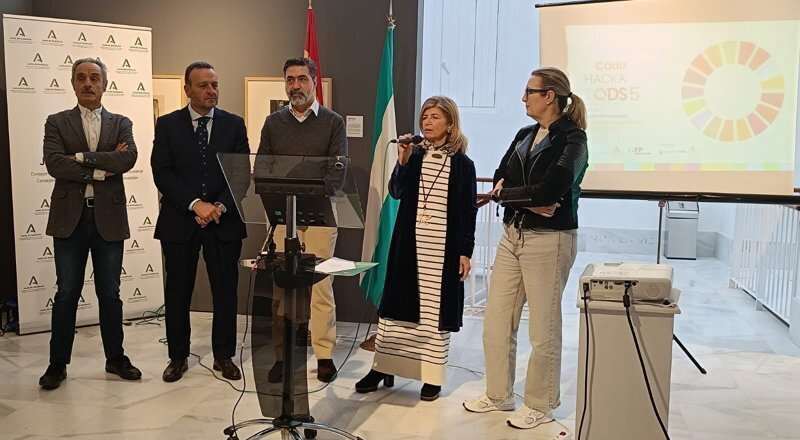 La Junta impulsa la motivación de estudiantes frente a nuevos desafíos en un hackathon en Cádiz