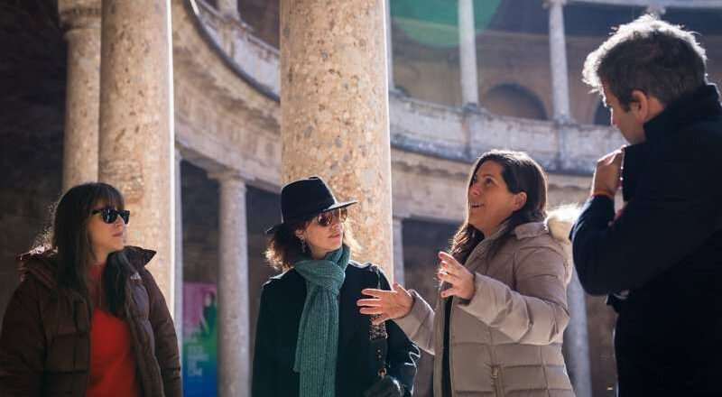 Maribel Verdú recorre la Alhambra antes de la gala de los Premios Goya.