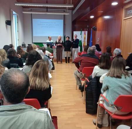 Más de 65 profesionales del SAE reciben formación en atención a mujeres víctimas de violencia de género con el IAM