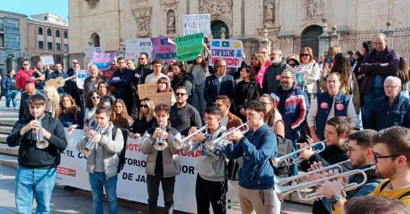 Nuevas manifestaciones exigiendo una dotación digna para el Conservatorio Superior