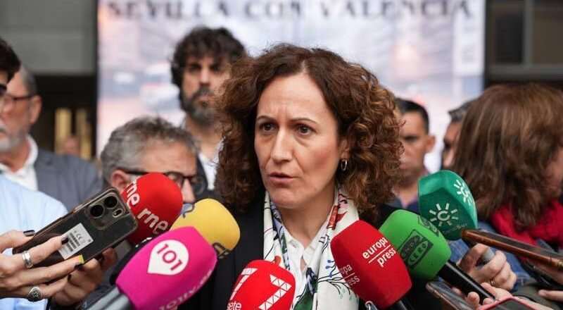 Nuria López (CCOO-A) aboga por la reducción de la jornada laboral como una medida justa y sensata.