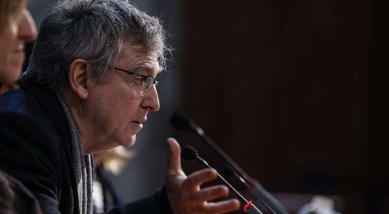 Prestigiosos autores abordan la relación entre novela y salud en la historia de Andalucía en el Parlamento