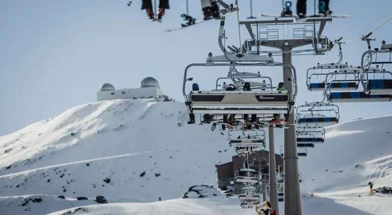 Reunión este viernes para buscar un acuerdo que evite la huelga en los remontes de Sierra Nevada el sábado