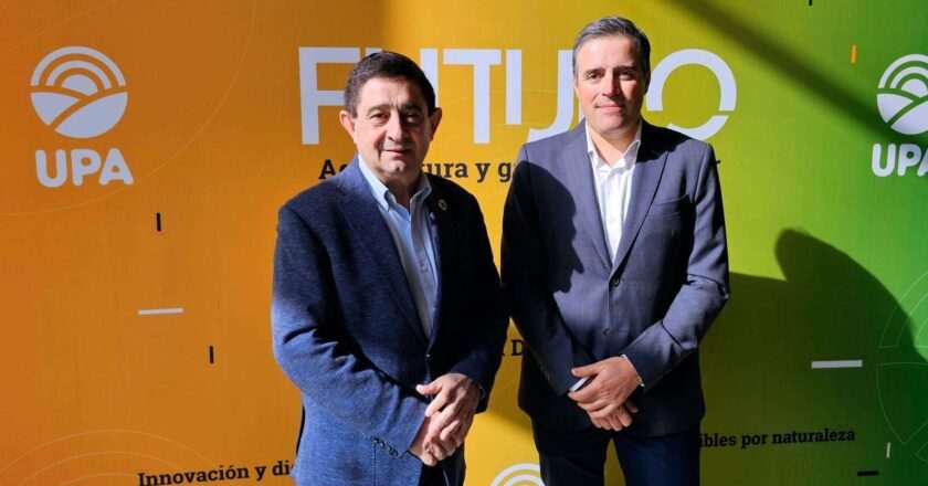 Reyes expresa sus felicitaciones a Cristóbal Cano por su elección como secretario general de UPA