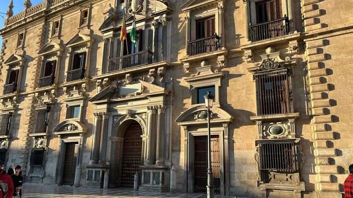 Sentenciado a cinco años de prisión por abusar sexualmente de la hija de su pareja, una menor de once años.