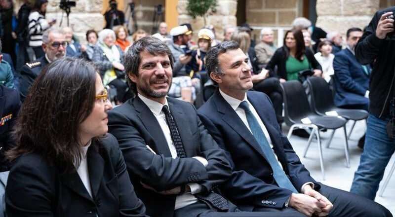 Urtasun destaca el Carnaval como una auténtica joya cultural de España y respalda su candidatura a Patrimonio de la Humanidad