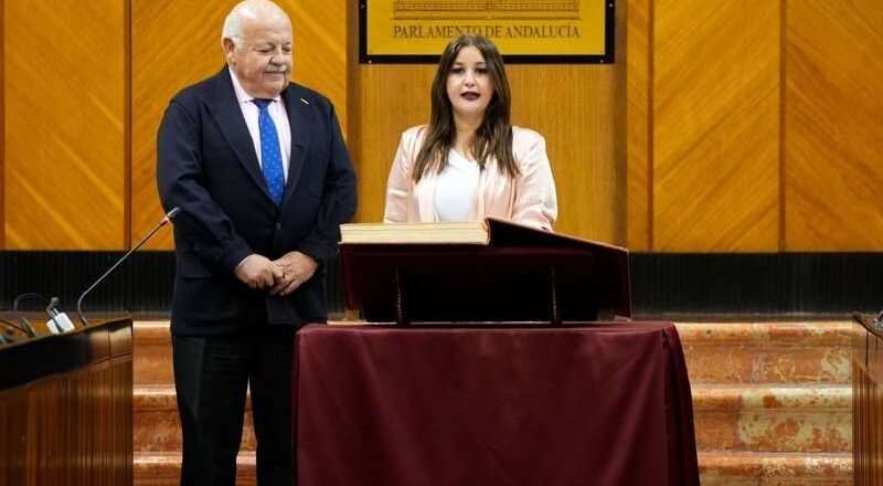 Verónica Pérez regresa al Parlamento y asume su escaño tras la renuncia de Juan Espadas