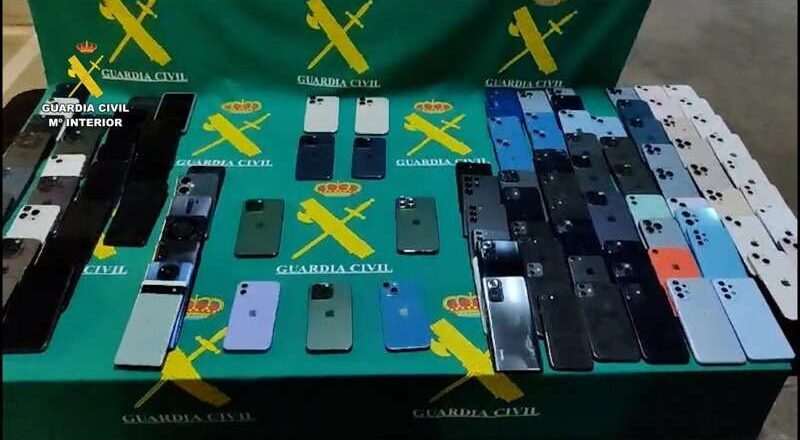 Arresto en Los Palacios por estafas relacionadas con contratos telefónicos de permanencia por un total de 27.000 euros