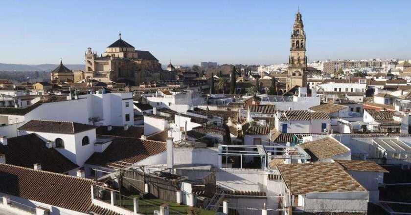 Cambio urbanístico en Córdoba permitirá la instalación de placas solares en el casco urbano