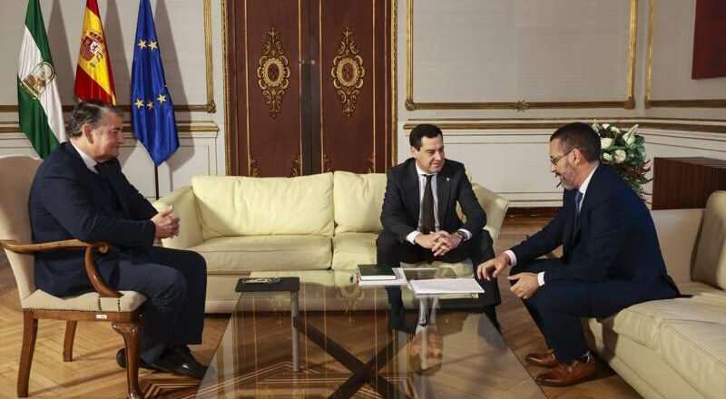El alcalde de la Línea discute con Moreno la creación de una zona económica especial y recibe su apoyo