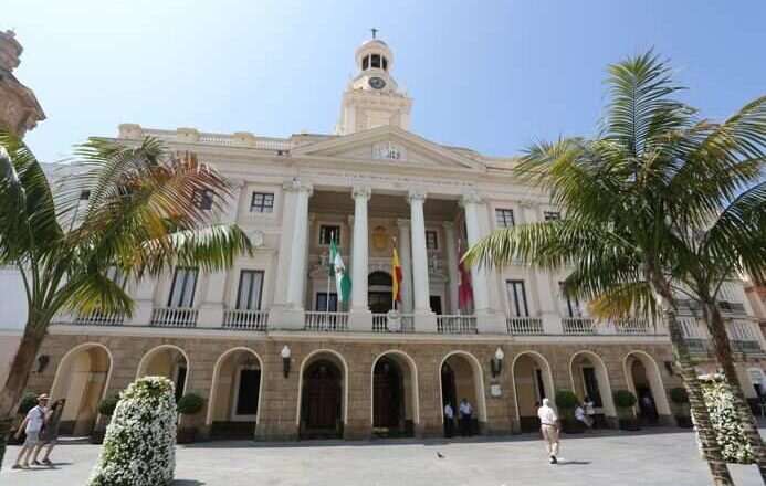 El Ayuntamiento de Cádiz declara un día de luto por la muerte de Felipe Campuzano