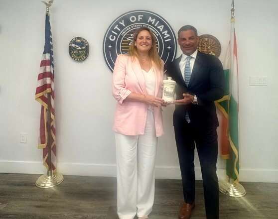 El Ayuntamiento extiende una invitación oficial al alcalde de Miami para realizar una visita institucional a Sevilla