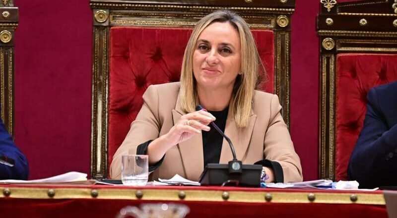 El Ayuntamiento rinde homenaje a mujeres sobresalientes de los distritos de la ciudad en el contexto del 8 de marzo