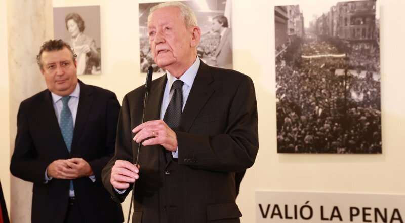 Escuredo, presidente de honor del PSOE-A, critica a Felipe González por sus comentarios sobre Montero: ¡Por qué no te callas!
