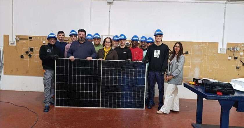 Formación en montaje de placas solares para 10 trabajadores en Córdoba por parte del Imdeec y UGT