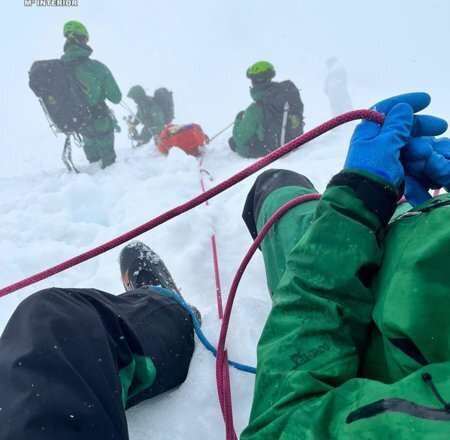 Inspección del entorno del Barranco de San Juan tras un alud sin daños personales