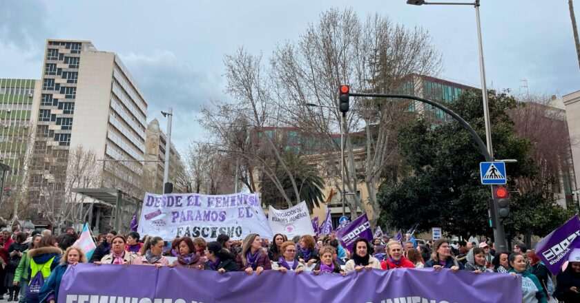 Jaén se llena de morado en conmemoración del 8 de marzo