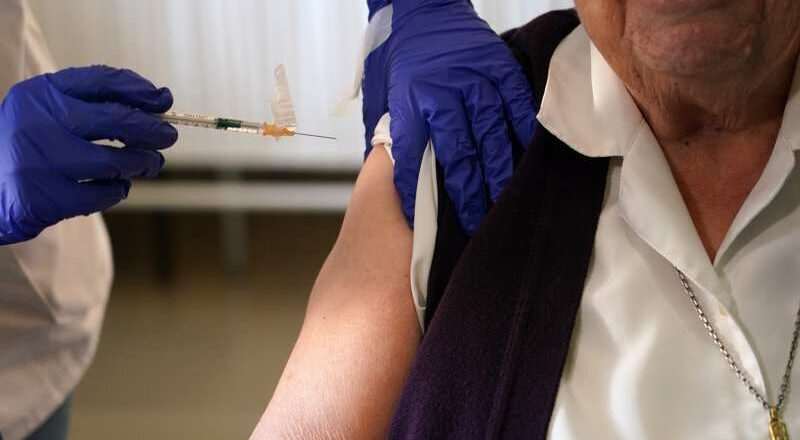 La campaña de vacunación 2024-25 concluye con 97.476 personas inmunizadas contra la gripe y 45.728 contra el Covid-19