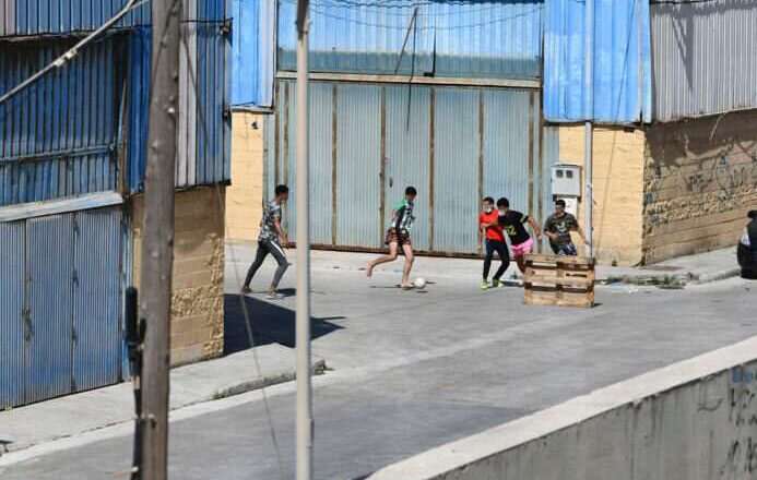 La Fundación Sevilla FC impulsa la inclusión de inmigrantes mediante el fútbol con su Mundialito