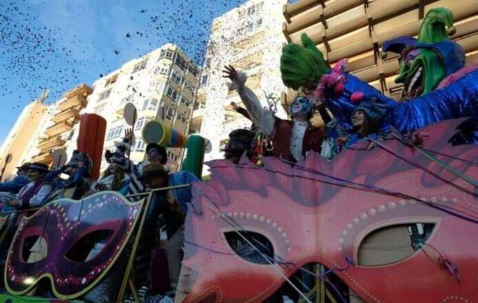 La quema de la Bruja Piti que cierra el Carnaval en la plaza de la Catedral se suspende por el temporal