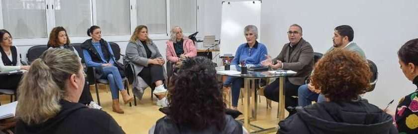 Los Palacios informa a la Junta sobre el prolongado retraso en las obras de ampliación de los IES del municipio
