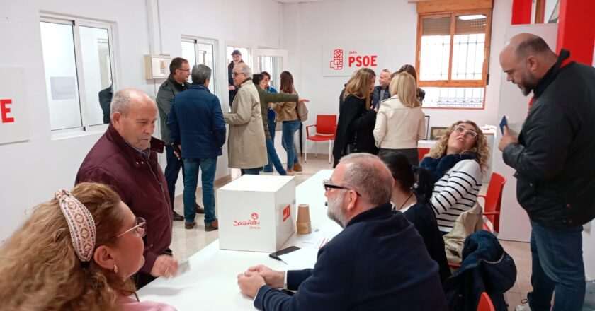Militantes del PSOE en Jaén definen su futuro en las primarias