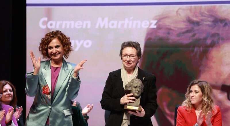 Montero rinde homenaje a la exconsejera Aguayo como gran servidora pública tras el daño injusto sufrido en el caso ERE