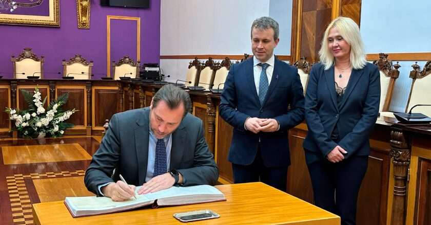 Visita del Ministro Puente al Ayuntamiento de Jaén