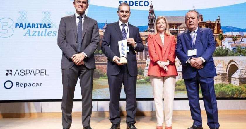 Pajaritas Azules distingue al Ayuntamiento y la Diputación de Córdoba por fomentar el reciclaje de papel y cartón
