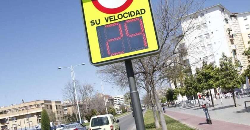 Tres hombres resultan heridos en un accidente de tráfico en la avenida de Cádiz de Córdoba