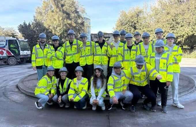 Estudiantes del IES Cristóbal de Monroy de Alcalá realizan una visita a la fábrica de Cementos Portland